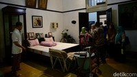 Diorama interaktif di museum menggambarkan detik-detik upaya penculikan Jenderal Nasution oleh pasukan Cakrabirawa pada dini hari 1 Oktober 1965.  