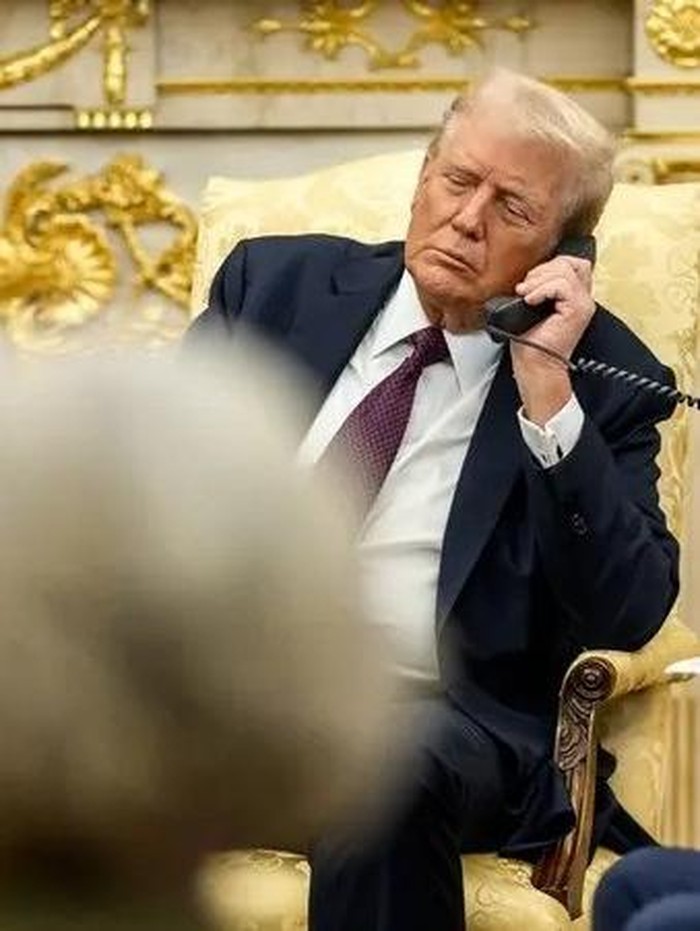 US President Donald Trump holds a trilateral phone call with Israeli PM Benjamin Netanyahu and Qatari PM Mohammed bin Abdulrahman Al Thani, Sept. 29, 2025. (White House/X)