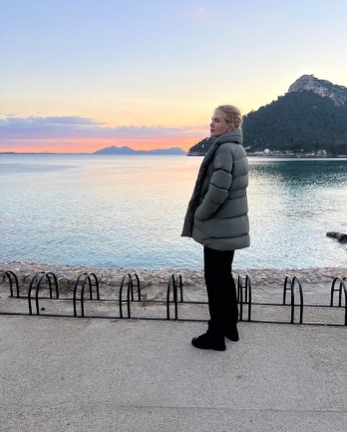 Nicole Kidman di pantai Nicole Kidman di pantai