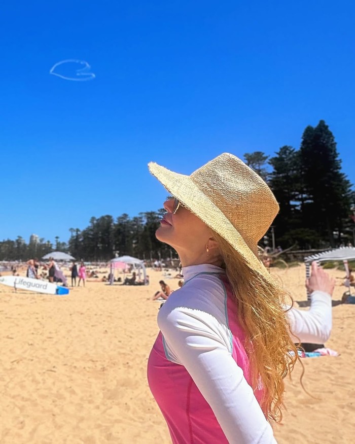 Nicole Kidman di pantai Nicole Kidman di pantai