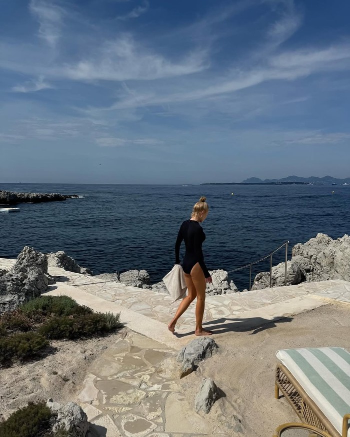 Nicole Kidman di pantai