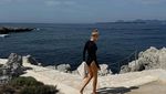Foto Santai ala Nicole Kidman di Pantai