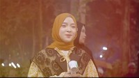 Akun Instagram Sabyan Gambus, mengunggah video mengunggah penampilan Sabyan yang tampil dalam sebuah acara beberapa hari lalu. Penampilan Nissa Sabyan mencuri perhatian. Foto: Instagram @nissa_sabyan dan @sabyan_gambus