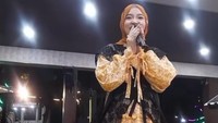 Menyoal kabar kehamilan Nissa, ayahnya, Komar, memberikan jawaban singkat. Foto: FYP TikTok