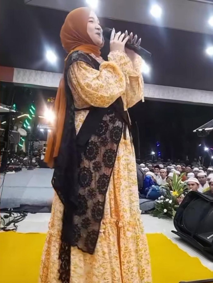 Penampilan Nissa Sabyan di tengah kabar hamil.