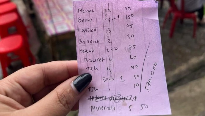 Viral di medsos nota makan di Tugu Rimau yang mahal