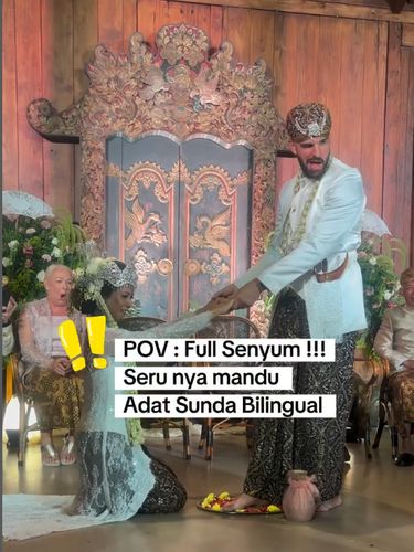 Pembawa acara ini membagikan momen pernikahan beda negara, pria asal Kanada menikahi wanita Sunda. Pembawa acara ini membagikan momen pernikahan beda negara, pria asal Kanada menikahi wanita Sunda.