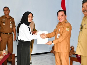 Beri SK ke 13 PPPK, Wabup Pekalongan: Lakukan Tugas Penuh Tanggung Jawab