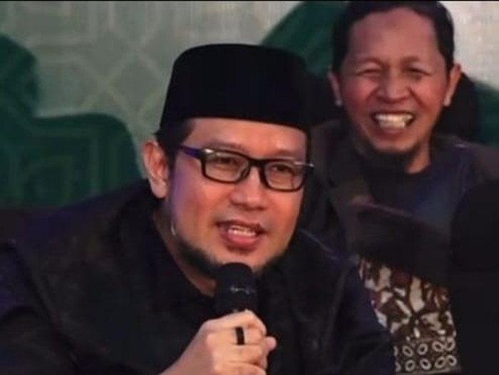 Pengasuh Pondok Pesantren Langitan Tuban, KH Maksum Faqih