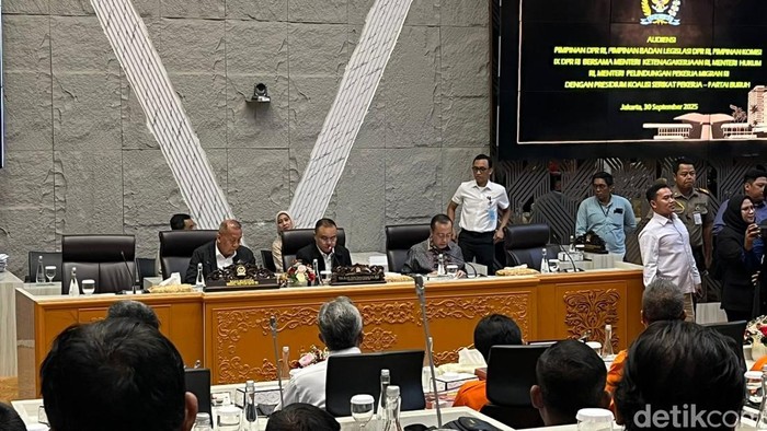 Pimpinan DPR RI menerima audiensi dari Presidium Koalisi Serikat Pekerja Buruh-Partai Buruh (KSP-PB) terkait draf RUU Ketenagakerjaan yang disusun oleh KSP-PB. (Anggi/detikcom).
