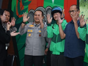 Momen Kapolda Riau Bicara dengan Komunitas Gerkatin Pakai Bahasa Isyarat