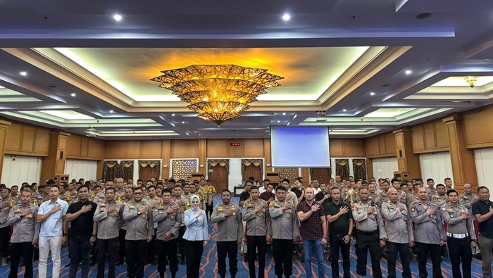 Polres Rokan Hulu menggelar pelatihan public speaking untuk meningkatkan kemampuan komunikasi publik, Selasa (30/9/2025).