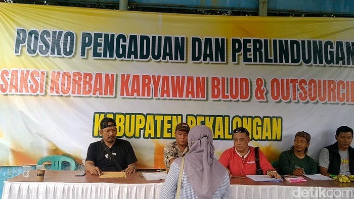 Posko pengaduan korban outsourcing dan karyawan BLUD di Pekalongan.