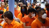 Dirnarkoba Polda Metro Jaya Kombes Ahmad David memerinci, dari total tersangka yang ditangkap, enam orang merupakan produsen atau pembuat narkotika.