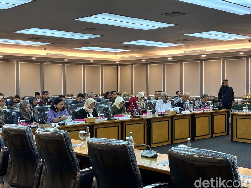 Komisi XIII DPR RI menggelar Rapat Dengar Pendapat dengan pihak keluarga almarhum Arya Daru Pangayunan, Selasa (29/9/2025).