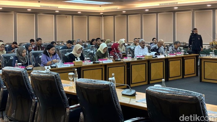 Komisi XIII DPR RI menggelar Rapat Dengar Pendapat dengan pihak keluarga almarhum Arya Daru Pangayunan, Selasa (29/9/2025).