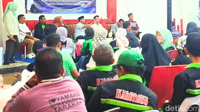Reses anggota DPRD Kaltara dengan buruh industri kayu di Tarakan.