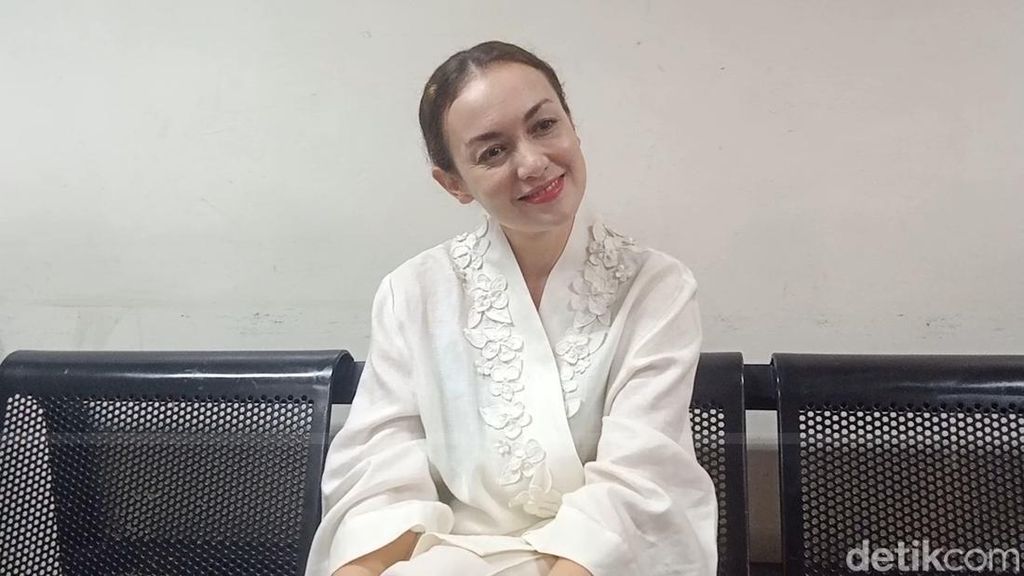 Rianti Cartwright Akui Rutinitas Jadi Ibu Lebih Melelahkan dari Syuting Sinetron