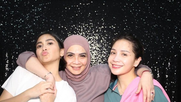 Rieta Amilia Foto Bareng Nagita dan Caca Tengker: Love of My Life