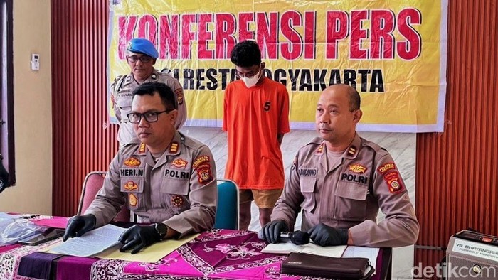Jumpa pers kasus penggelapan di Mapolsek Mergangsan, Selasa (30/9/2025).
