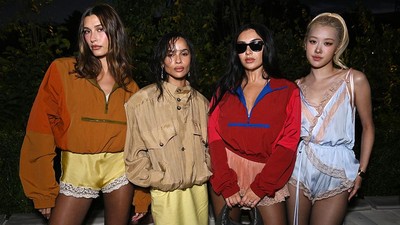 7 Gaya Sensual-Chic Artis Pakai Lingerie Dress, Hailey Bieber hingga Dara 2NE1