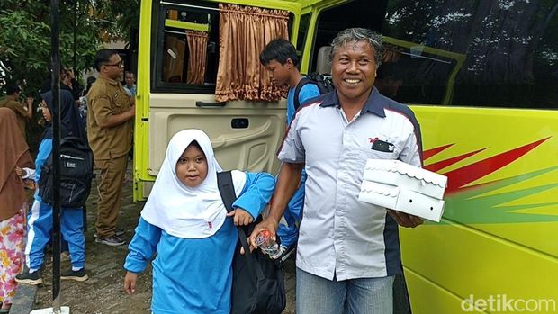 Pemerintah Trenggalek mulai mengoperasikan Sekolah Rakyat dengan sistem asrama (boarding school). Pada gelombang pertama terdapat puluhan siswa dari jenjang SD dan SMP.