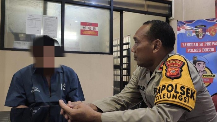 Seorang pria berinisial S (42) ditangkap mencopet ponsel atau handphone (HP) saat acara akad massal dan serah terima kunci rumah Kredit Pemilikan Rumah (KPR) FLPP di kawasan Cileungsi, Bogor, Jawa Barat. (dok. ist)