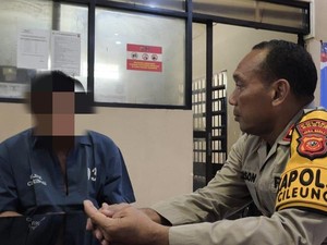 Pria Copet HP Saat Serah Terima Rumah Subsidi di Bogor, Bawa ID Pers Palsu