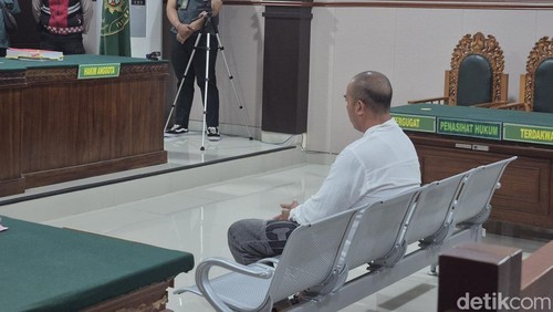 Potret persidangan perdana dengan agenda pembacaan dakwaan dan eksepsi di PN Bangli, Selasa (30/9/2025).