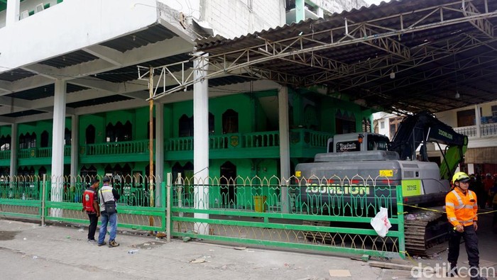 Situasi di Ponpes Al Khoziny Sidoarjo pasca kejadian bangunan musala ambruk, Selasa (30/9/2025).