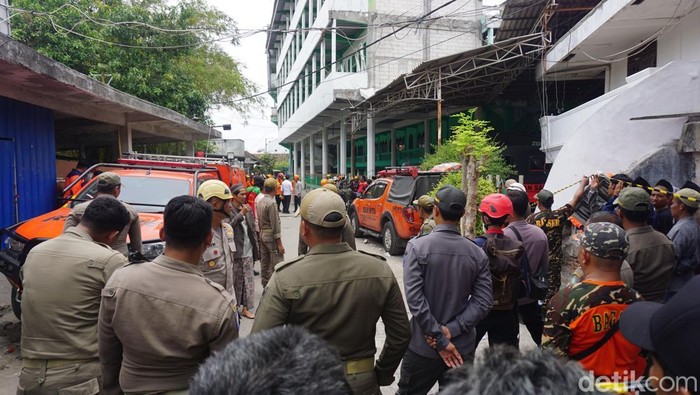 Situasi di Ponpes Al Khoziny Sidoarjo pasca kejadian bangunan musala ambruk, Selasa (30/9/2025).