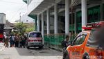 Petugas Sterilkan Area Ponpes Al Khoziny Sidoarjo yang Ambruk