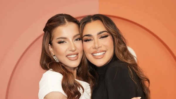 Foto: Momen Akrab Tasya Farasya dan Huda Kattan di Dubai, Dipuji Kembar