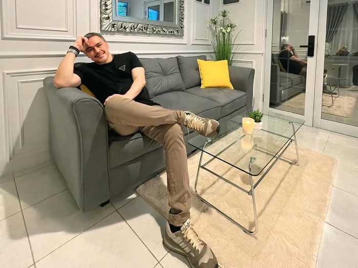Thomas Djorghi bisnis kos-kosan dan hotel.