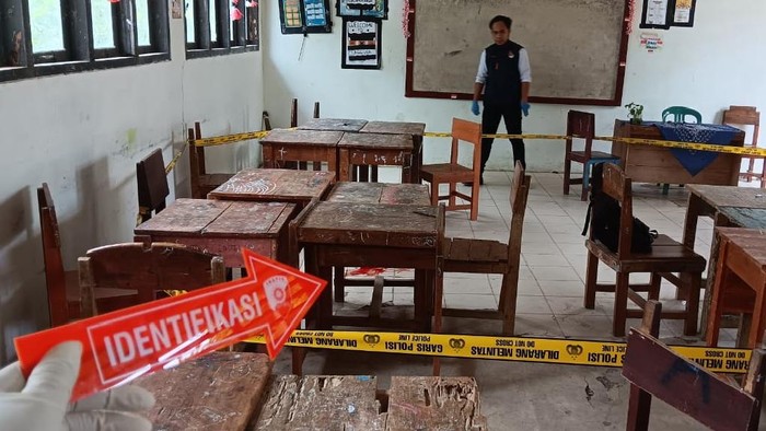 TKP pembunuhan di SMP 12 Pesisir Barat