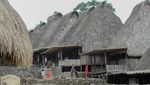 Turis Asing Terpikat Pesona Kampung Adat Bena di Ngada