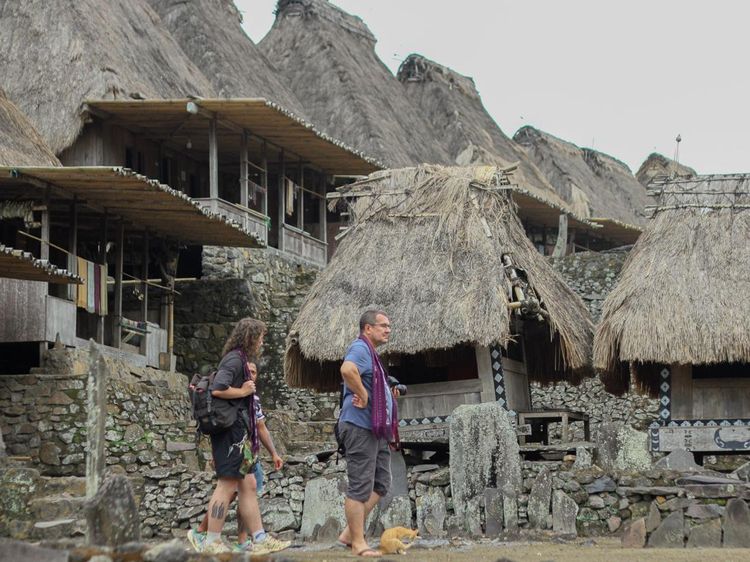 Turis Asing Terpikat Pesona Kampung Adat Bena di Ngada