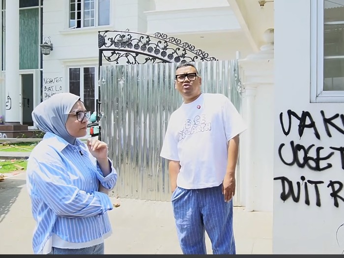 Uya Kuya dan istri, Astrid, pertama kali melihat rumahnya pascapenjarahan.