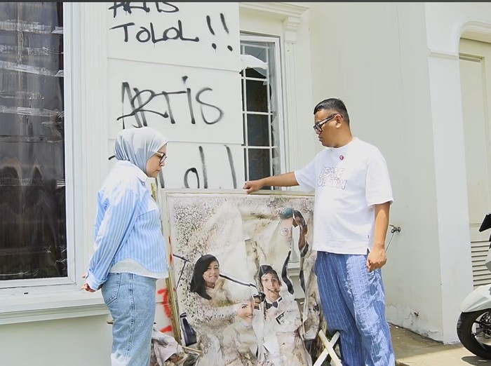 Uya Kuya dan istri, Astrid, pertama kali melihat rumahnya pascapenjarahan.
