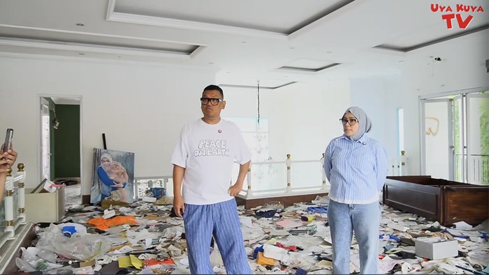 Uya Kuya dan istri, Astrid, pertama kali melihat rumahnya pascapenjarahan.