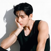 Meski menghabiskan setengah tahun 2025 menjalani wajib militer, popularitas V BTS tidak menurun. Ia justru banjir tawaran iklan setelah dibebastugaskan. Foto: dok. Instagram @thv