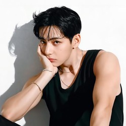 Potret V BTS Si Pria Tertampan di Planet Bumi 2025
