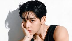 Potret V BTS Si Pria Tertampan di Planet Bumi 2025