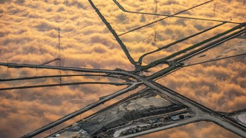 Clouds of Gold karya Jassen Todorov (AS), Highly Commended, Wetlands: The Bigger Picture | Wildlife Photographer of the Year Foto: Wildlife Photographer of the Year