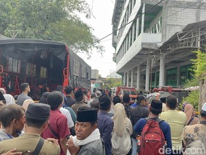 3 Hari Tertimbun, Haikal Diselamatkan dari Reruntuhan Ponpes Al Khoziny