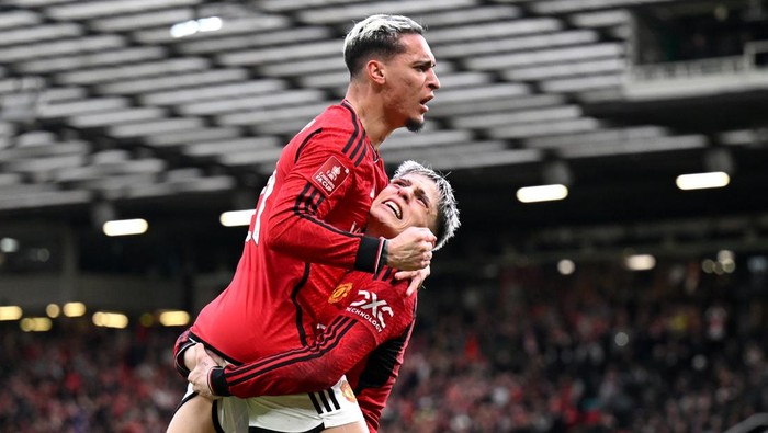 MANCHESTER, ENGLAND - MARCH 17: Antony of Manchester United celebrates scoring his teams second goal as he is lifted up by Alejandro Garnacho during the Emirates FA Cup Quarter Final between Manchester United and Liverpool FC at Old Trafford on March 17, 2024 in Manchester, England. (Photo by Michael Regan/Getty Images)