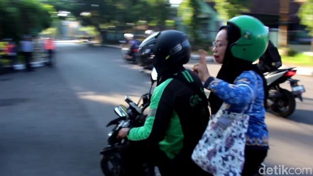 ASN Subang Naik Angkot dan Ojol