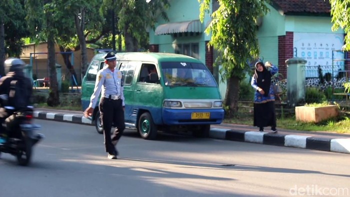 ASN Subang Naik Angkot dan Ojol