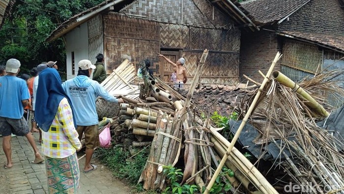 Bangunan di Jember rusak kena gempa