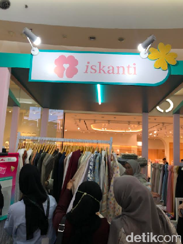 Bazar hijab dan modest fashion, GlamLocal digelar mulai dari 1-5 Oktober 2025 di Mall Kota Kasablanka. Ada diskon 70% mulai dari harga Rp 30 Ribu.